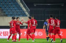 关于那不勒斯五连胜继续领跑积分榜，武磊主帅陷下课危机！的信息