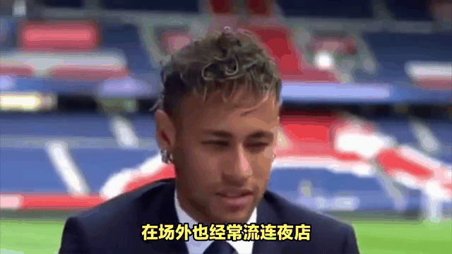 内马尔重伤倒地，泰山全队围拢祈祷，场面感人